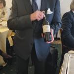 Il patron Angelo Valazza con la bottiglia di Madeira del 1840