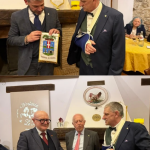 in alto: Presidente Provincia Nardin con Delegato Rizzi; in basso: Presidente Accademia Olimpica Fontana con Simposiarca e Delegato