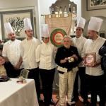 La Delegata Anna Ricci ringrazia lo chef Mattei e l’equipe di cucina 