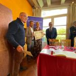 Premio Villani ad Attili con sindaco Roberto Lucarelli.