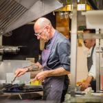Lo chef Giovanni La Macchia nella cucina del suo Macchianera